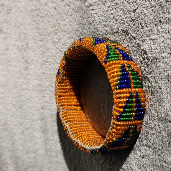 Kenya, Handmade Beaded Woman's Bracelet 3/4 High, 2.5in inner Diameter - Picture 2 of 5